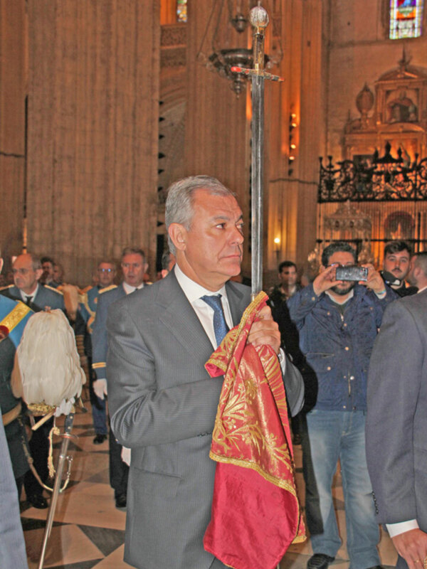 Sevilla celebra San Clemente con la apertura de la urna de San Fernando y la procesión de la espada en la catedral hispalense