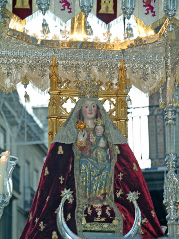 775 años de la Reconquista para una salida de la protectora de Dos Hermanas y el Rey San Fernando histórica.