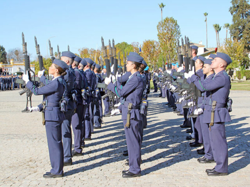 La base aérea de Tablada de Sevilla celebró un desfile por la patrona del aire, la Virgen de Loreto