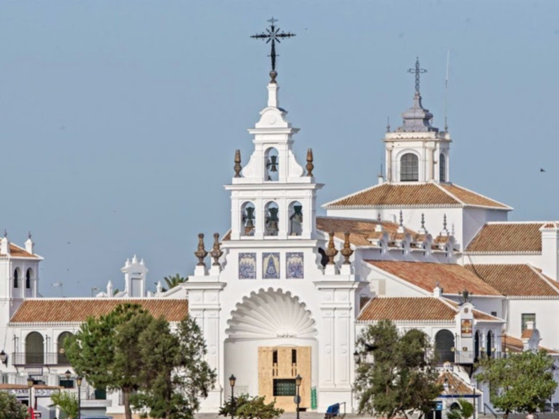 La Misa de Canal Sur despide el año desde El Rocío y acompaña a la Blanca Paloma en su vuelta al culto