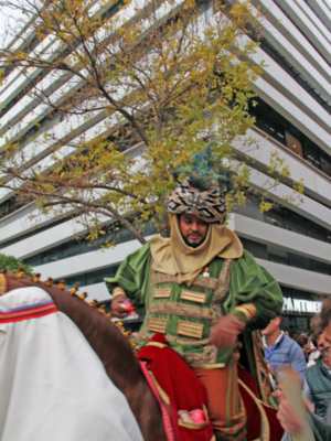 La intensa lluvia no pudo frenar al Emisario Real de Sevilla 2024, que recogió la carta de los niños de la ciudad hispalense