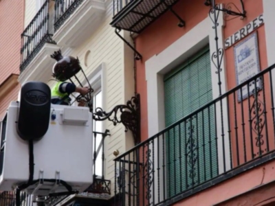 Sevilla pone fin a las farolas de carretera en el Centro hispalense, serán led y de estilo fernandino 