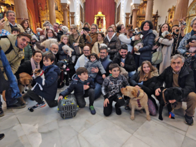 Más de cien personas acudieron con sus mascotas para su bendición a la parroquia de San Roque 