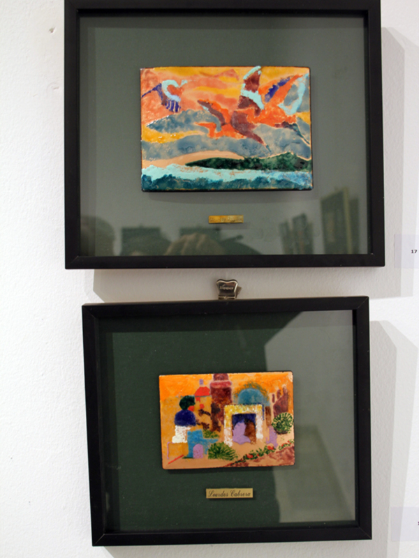  Lourdes Cabrera repasa su trayectoria como artista del esmalte en una exposición en la Academia de Bellas Artes de Sevilla