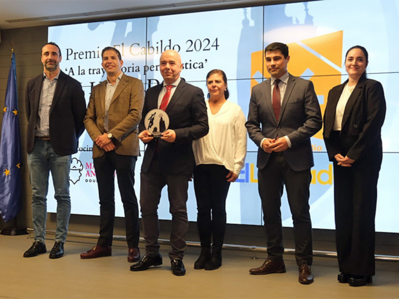 "El Llamador" de Canal Sur Radio recibe el Premio a la Trayectoria Periodística en la II Gala "El Cabildo" de "Muchodeporte.com"