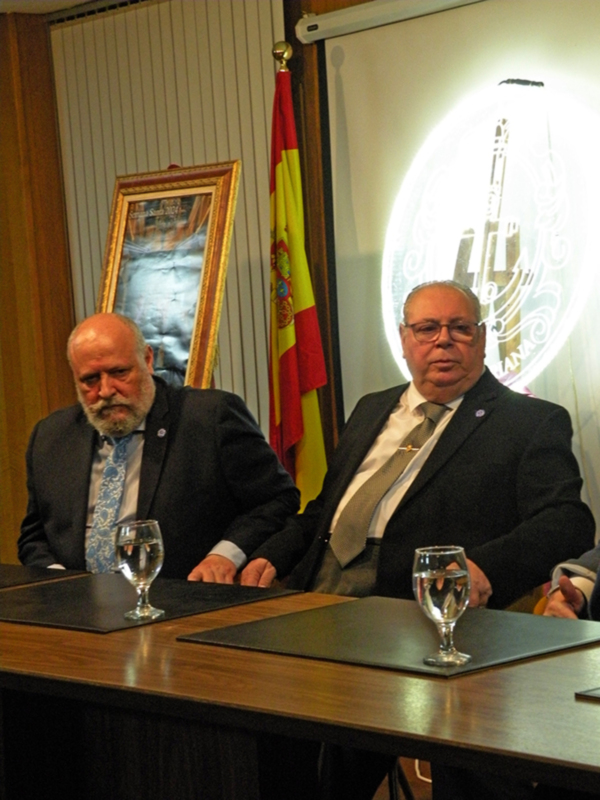 La imagen que ilustra el cartel de Semana Santa 2024 del Ateneo de Triana, representa a la Esperanza de Triana