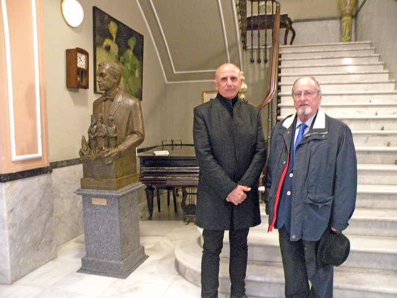 El presidente del hogar navarro en Sevilla,  José Miguel Val-derrama Esparza, presentó la conferencia “San Francisco Javier y las javieradas”