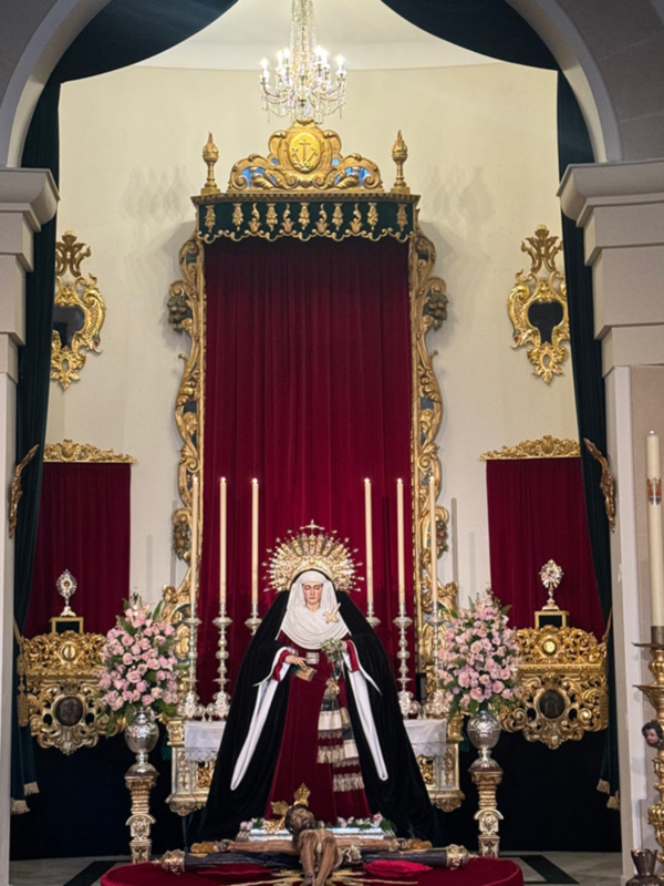Así lucen los Amantísimos Titulares  de Vera-cruz, de Alcalá del Río para la celebración de acción de gracias y veneración 