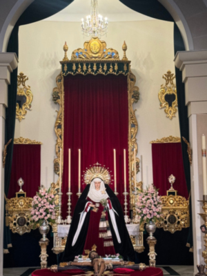 Así lucen los Amantísimos Titulares  de Vera-cruz, de Alcalá del Río para la celebración de acción de gracias y veneración 