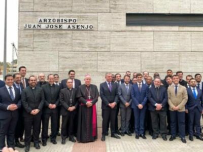 El arzobispo emérito monseñor Asenjo Pelegrina ya tiene una calle en Sevilla 