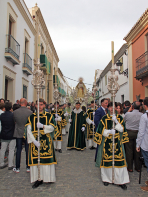El Cristo de la Vera-cruz y María Santísima de las Angustias de Alcalá del Rio, en una procesión de traslado.  