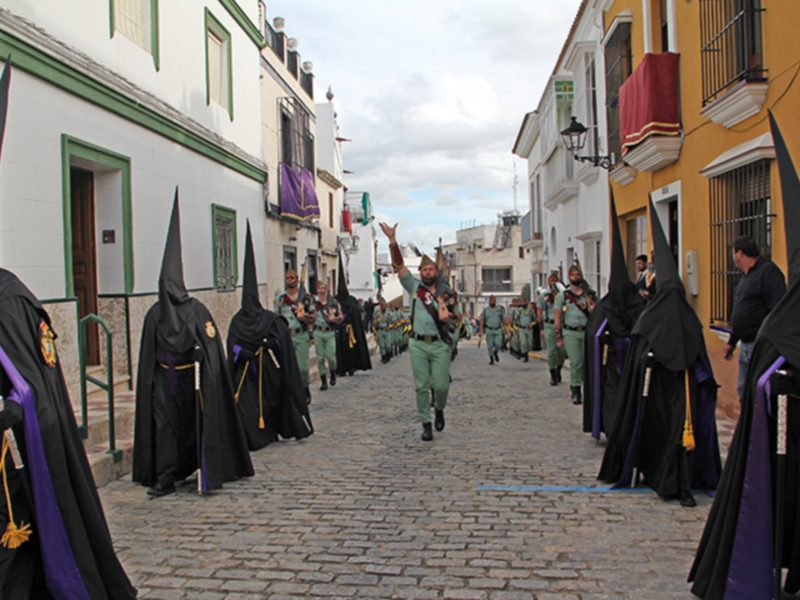 El desarrollo del Viernes Santo de Alcalá del Río ha sido tal y como se esperaba a la vista de los negros pronostico que se barajaban