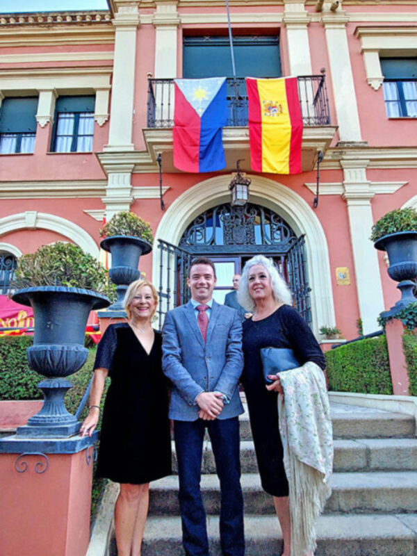 En un emotivo encuentro en el Consulado de Filipinas en Sevilla,