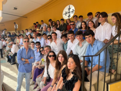 Calerito, anfitrión de los estudiantes invitados por Pagés a la tercera novillada de abono Más de 250 jóvenes estudiantes disfrutaron del festejo de f