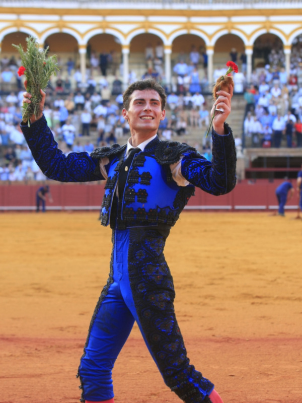 Diego Bastos corta una oreja en la cuarta novillada de abono en Sevilla