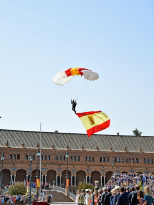 Multitudinaria respuesta a la Jura de Bandera Civil en la plaza de España de Sevilla 