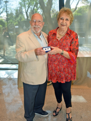 Los Duques de Béjar en el siglo XIV fueron los que impulsaron la fabricación de esta prenda la capa española