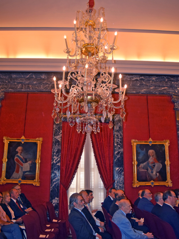 La Real Maestranza de Caballería y la Real Academia sevillana de Ciencia, premia los trabajos en neurobiología.