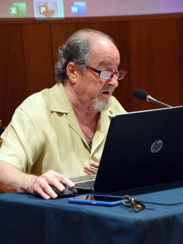 José Miguel Valderrama Esparza celebró una conferencia sobre“San Francisco Javier patrón de Navarra y de las Misiones y su iconografía en Sevilla y An