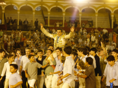 Pepe Martínez sale a hombros tras cortar dos orejas en la Final del Ciclo de Promoción