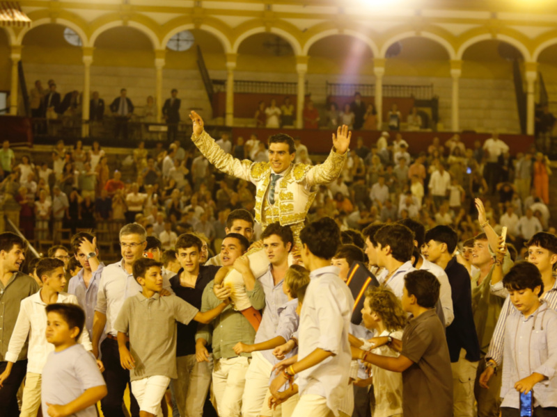 Pepe Martínez sale a hombros tras cortar dos orejas en la Final del Ciclo de Promoción