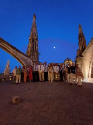 El Cuerpo Consular de Sevilla, fueron recibidos por el deán, de la Catedral D. Francisco José Ortiz,