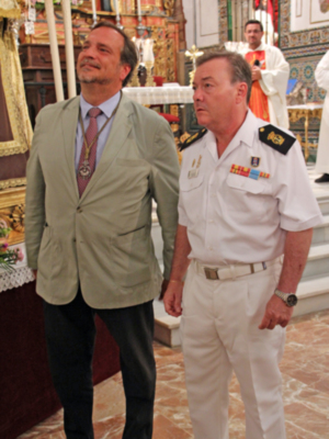 Miembros de la Delegación de la Real Liga Naval Española hicieron entrega de una Bandera  nacional a la Virgen del Carmen 