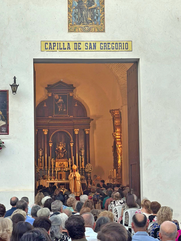 Moseñor José Ángel Saiz Meneses bendijo la  Real Ermita de S. Gregorio de Osset en Alcalá del Río