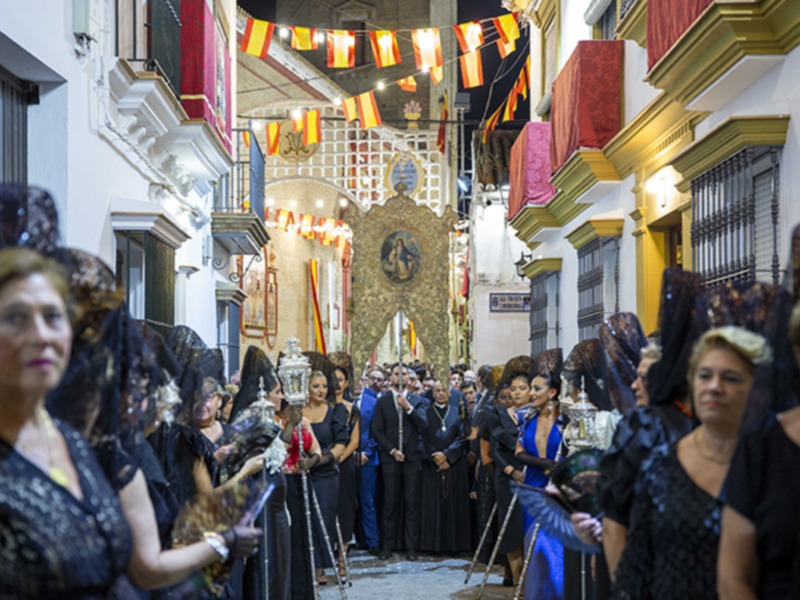 El simpecado blanco de gala de la Divina Pastora enciende el fervor de los pastoreños 