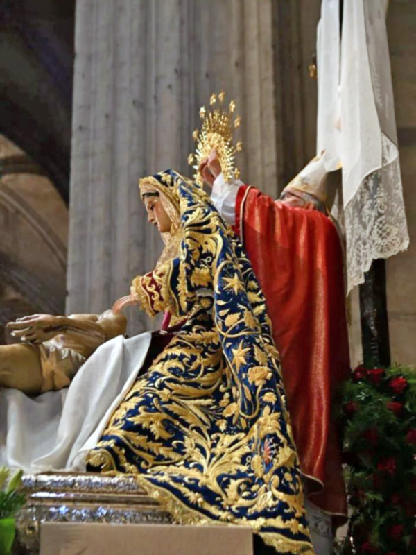 "Coronación Canónica de la Virgen de la Piedad del Baratillo en Sevilla: Un Día Histórico de Devoción" 