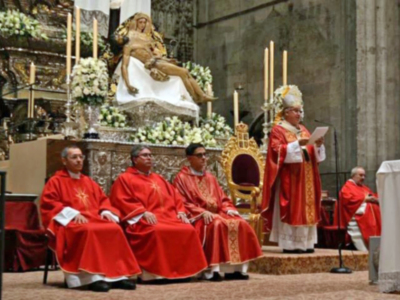 El arzobispo de Sevilla ha coronado canónicamente a Nuestra Señora de la Piedad, de la Hermandad del Baratillo, 