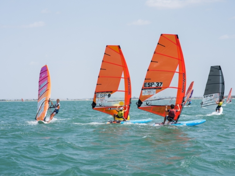 El viento no impide el monólogo en el Campeonato del Mundo de la clase Raceboard
