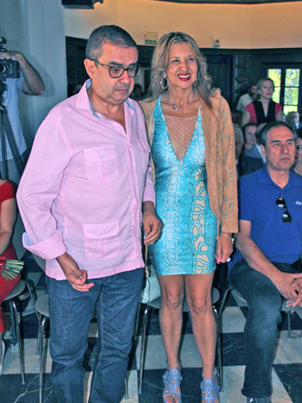 Un año más la asociación de Tradiciones Sevillanas compuesta por diferentes compañeros de la prensa de Sevilla se reúnen para dar un galardón  