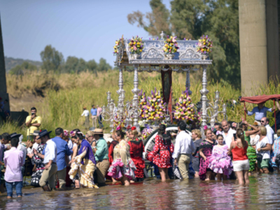 La Divina Pastora de Cantillana ultima su mes con el besamanos y la romería