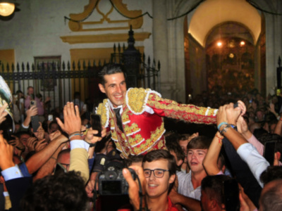 Talavante corta tres orejas y abre la Puerta del Príncipe en la primera de San Miguel