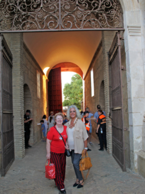 La Policía Nacional celebra a sus patronos con una espectacular demostración en la Plaza de Toros de Sevilla.