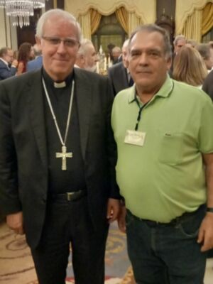 La Real Maestranza de Caballería acoge la presentación del libro "Lugares de Paz y Oración" con la asistencia de destacadas autoridades religiosas 