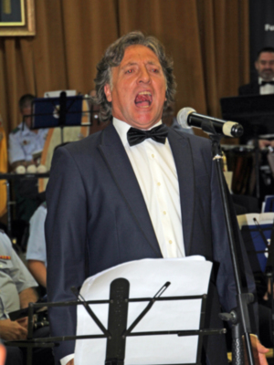 La Banda Sinfónica Municipal y la Unidad de Música del Ejército del Aire emocionan en concierto por la Virgen del Pilar.