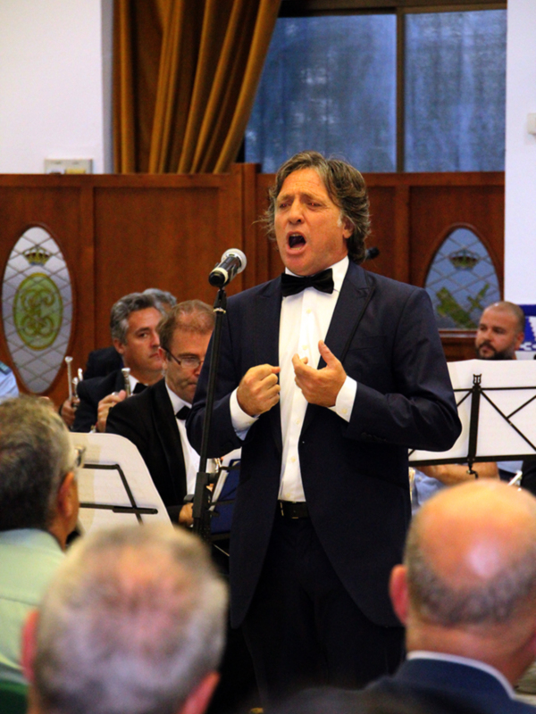 Ovación en Sevilla para el concierto de Zarzuela dirigido por Francisco Javier Gutiérrez en el Acuartelamiento de Eritaña.