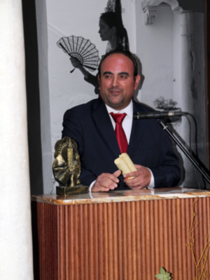  Sevilla celebra su cultura y tradiciones en una noche de galardones con música, moda flamenca y homenaje a sus protagonistas.