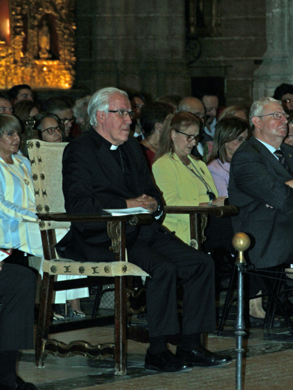  El arzobispo de Sevilla preside la emotiva presentación del himno del II Congreso de Hermandades y Piedad Popular.