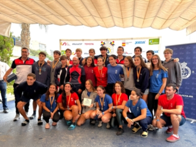 El remo andaluz domina el Campeonato de España de yolas con el Real Círculo de Labradores. 