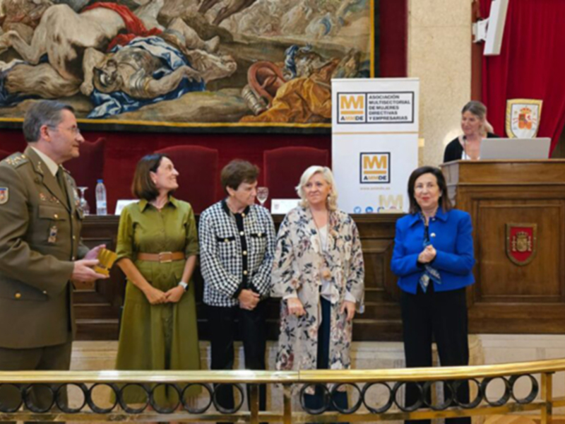 Orden Cívico Militar de los Reales Tercios de España presente en acto de AMMDE