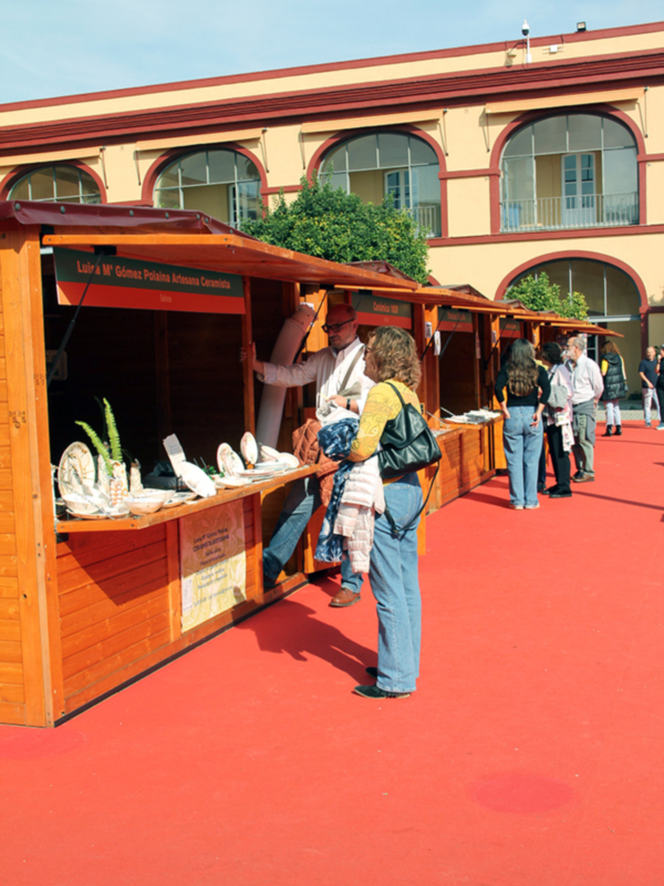 Artesanos y centros formativos destacados en la III Feria de Cerámica Artesanal de Sevilla