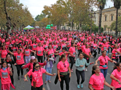 Deporte, Solidaridad y Rosa: La Carrera de la Mujer Brilla en Sevilla
