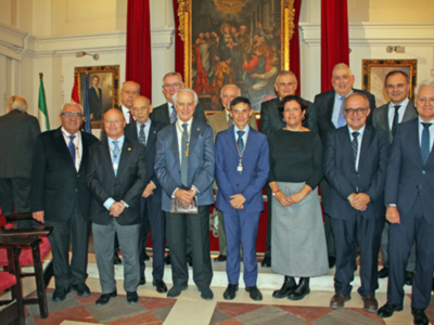  Ocho Médicos Cofrades Analizan la Pasión de Cristo desde una Perspectiva Científica en Sevilla 