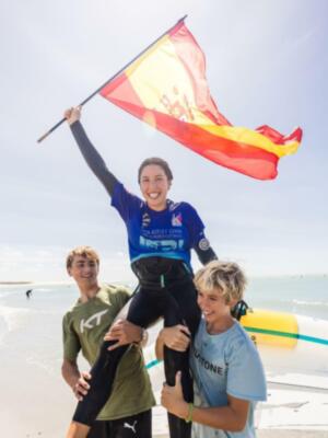 El Náutico Sevilla brilla en la Copa del Mundo de wingfoil con Nía Suardíaz