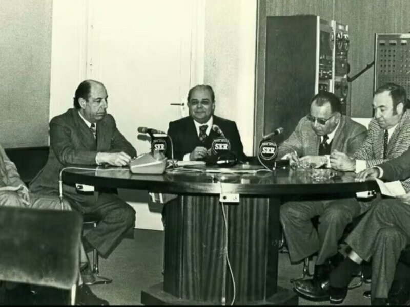 "Cien años de flamenco y radio", el libro de una relación de conveniencia