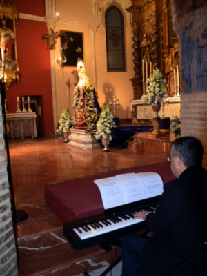 Juan Velasco Zambrano emocionado con su pregón en la XXIX Exaltación de la Esperanza de Alcalá del Río