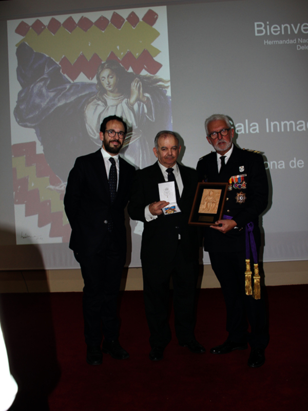 0 Gran Cruz y reconocimientos marcan el acto de la Hermandad Monárquica en Andalucía , en Sevilla